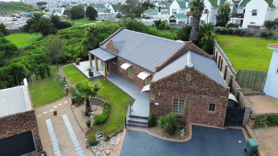 3 Bedroom Property for Sale in Middedorp Western Cape